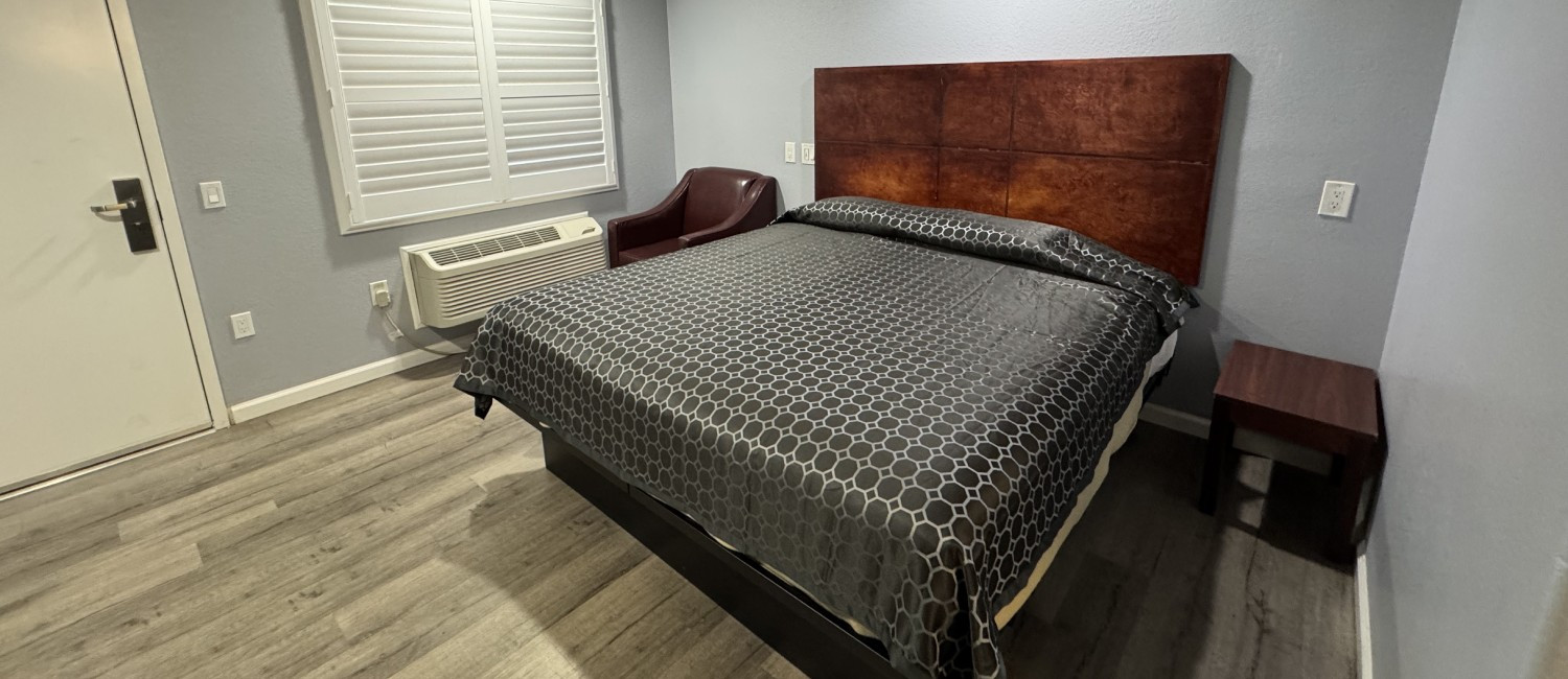Spacious And Cozy Guestrooms At Dutch Motel