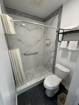 Non Smoking King Deluxe With Shower
